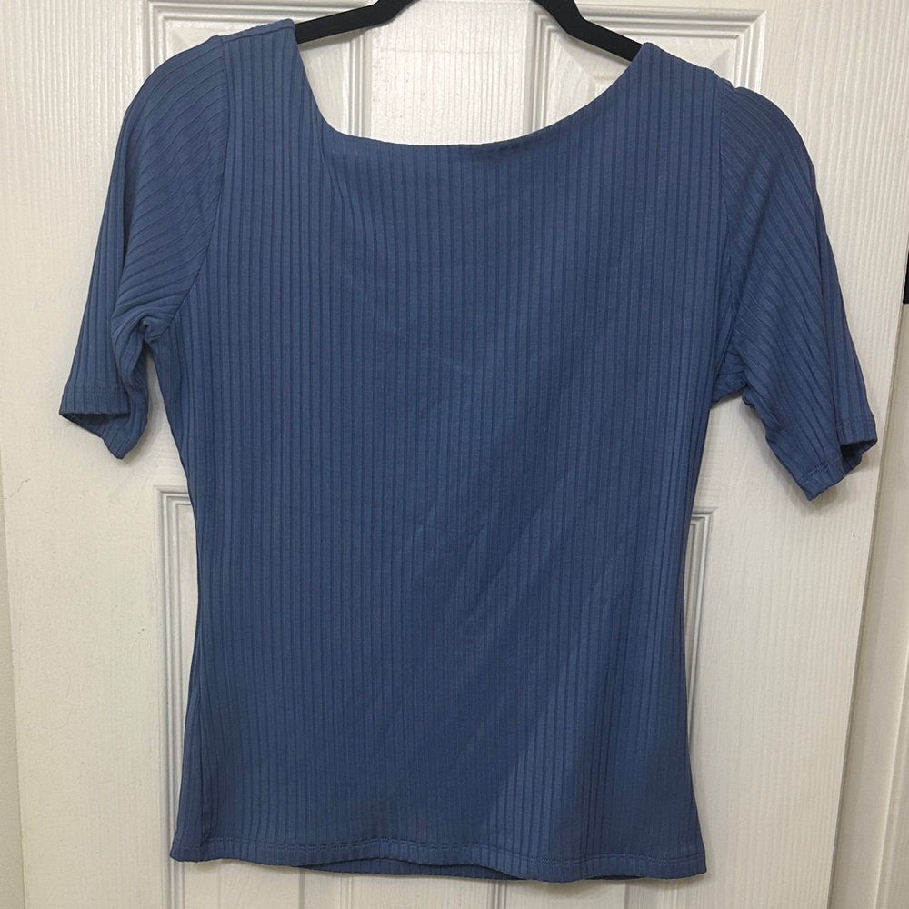 A&F scoop back top NWT sz M
